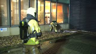 Download Lagu Brandweer blust brand bij bedrijf op Hessenpoort in Zwolle MP3