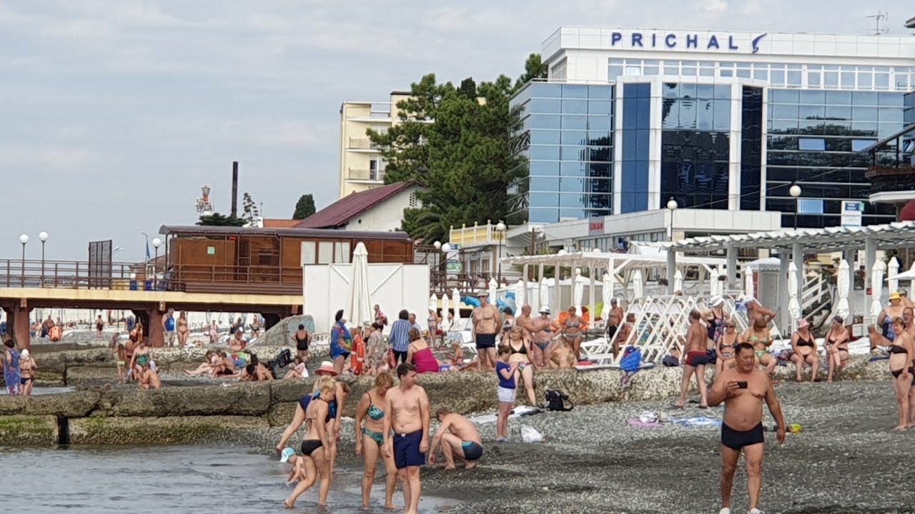 Погода адлер на 10 дней точный самый. Пляж Чайка Адлер. Детский пляж Чайка Сочи Адлер. Адлер климат. Жара Адлер.