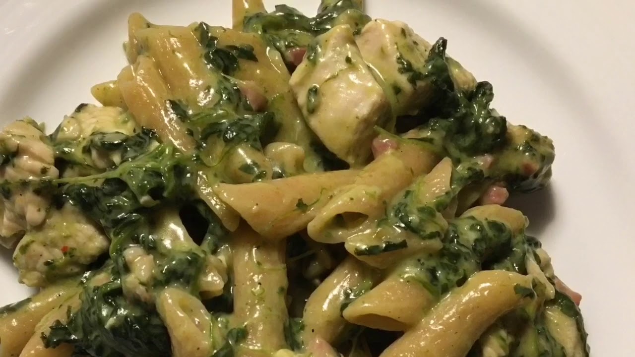 Creamy spinach chicken penne / Cremige penne mit Hähnchenbrustfilet und