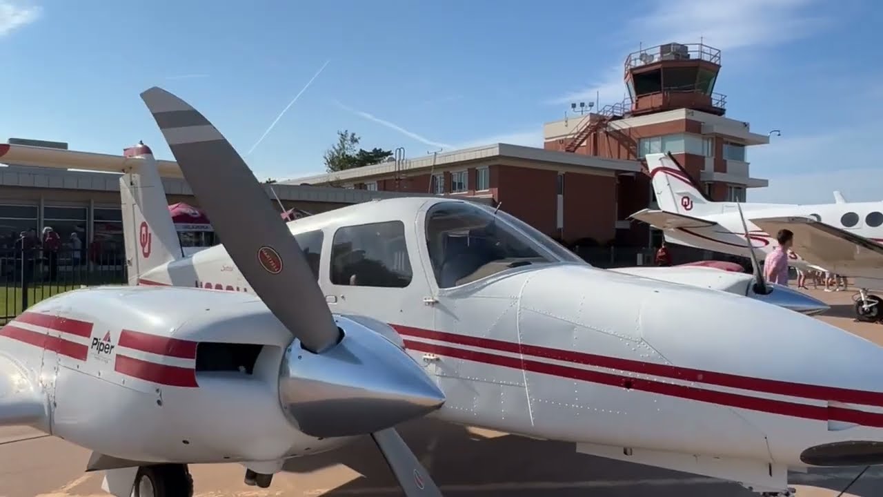Piper Seminole PA-44 - Plane For Multi Engine Flight Training At One Of The Top Aviation Schools USA