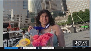 Teen Swimmer Completes Journey Around Manhattan