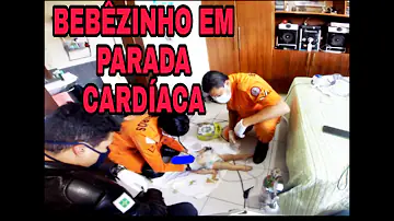 Qual é a causa mais comum de parada cardíaca em bebês?