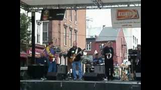 It's not you it is the Nowtones getting Blotto 'ed at Lark Fest