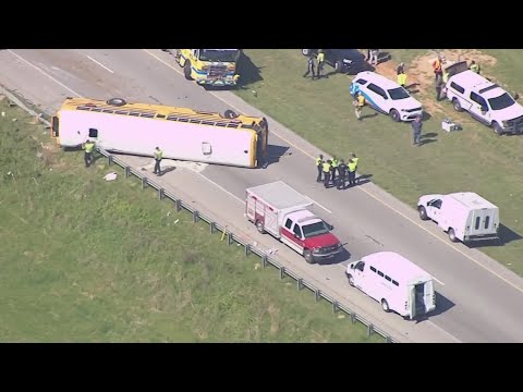 1 dead after school bus crashes in South Carolina - YouTube