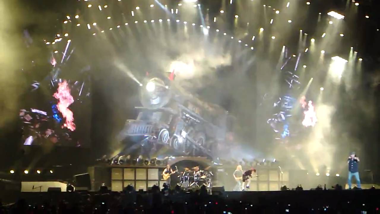 AC-DC - Intro + Rock'n'roll train (live @ Sevilla, 26/06/2010) - YouTube
