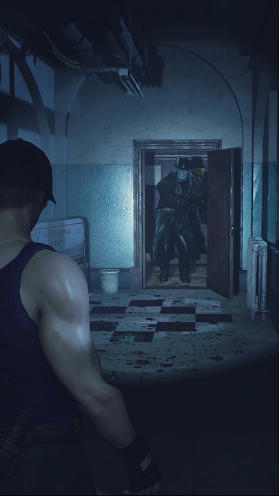 RE2 Remake Mr X is Scary
