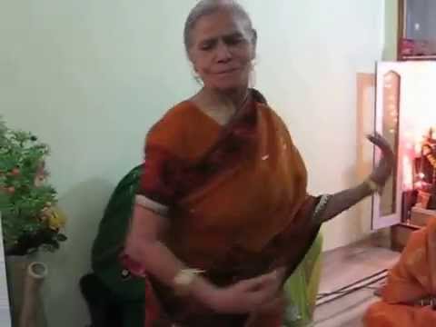 funny-indian-old-lady-dance