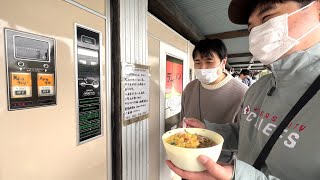 自販機で蕎麦！ラーメン！お茶漬け！レトロ自販機の聖地『中古タイヤ市場』