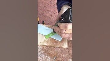 Cutting Curves in Tile