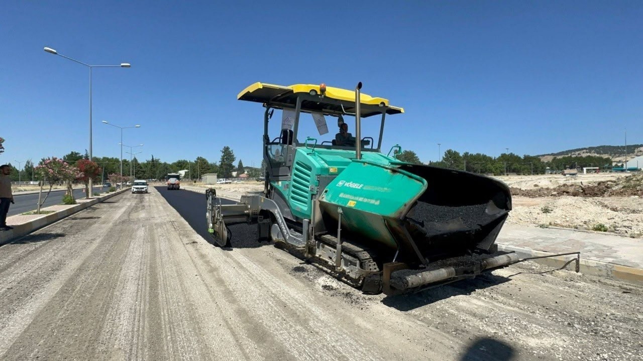 3’üncü Çevre Yolu’nun kuzey etabında asfalt çalışmaları başladı