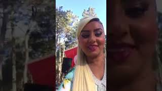 Göknur Karadağ Deni̇zi̇n Ortasinda Samanyaniyor