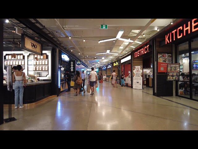 Walking in Square One Shopping Mall on a Civic Holiday Weekend・4K