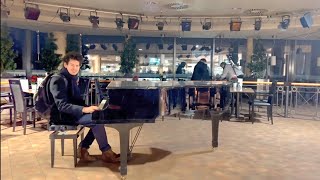 OVERDRIVE (Ofenbach / Kim Wilde) – Public Piano Improvisation by Thomas Krüger in Restaurant