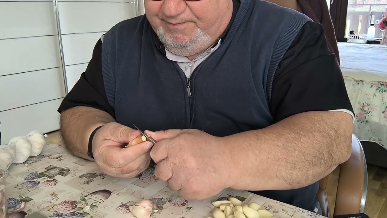 Aglio cotto in Olio al forno a 130° (Spalmabile) per gli amanti del Aglio Una lussuria.