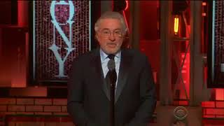 De Niro : fuck Trump. Standing ovation!!