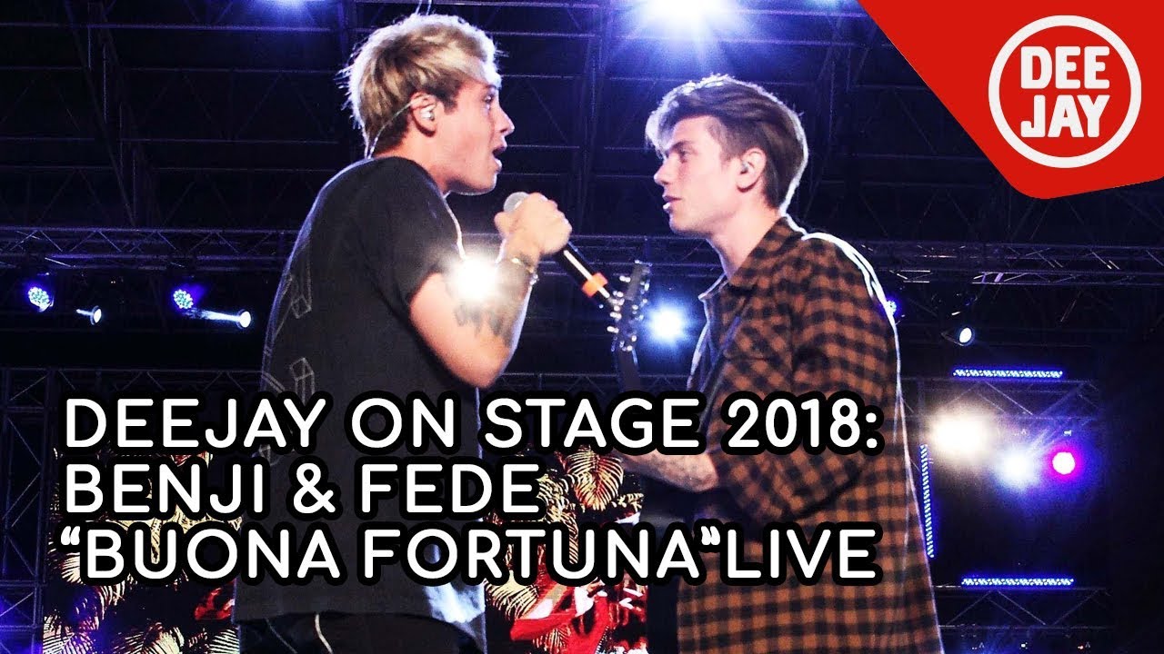 Benji & Fede sul palco di Deejay on Stage con 'Buona Fortuna'