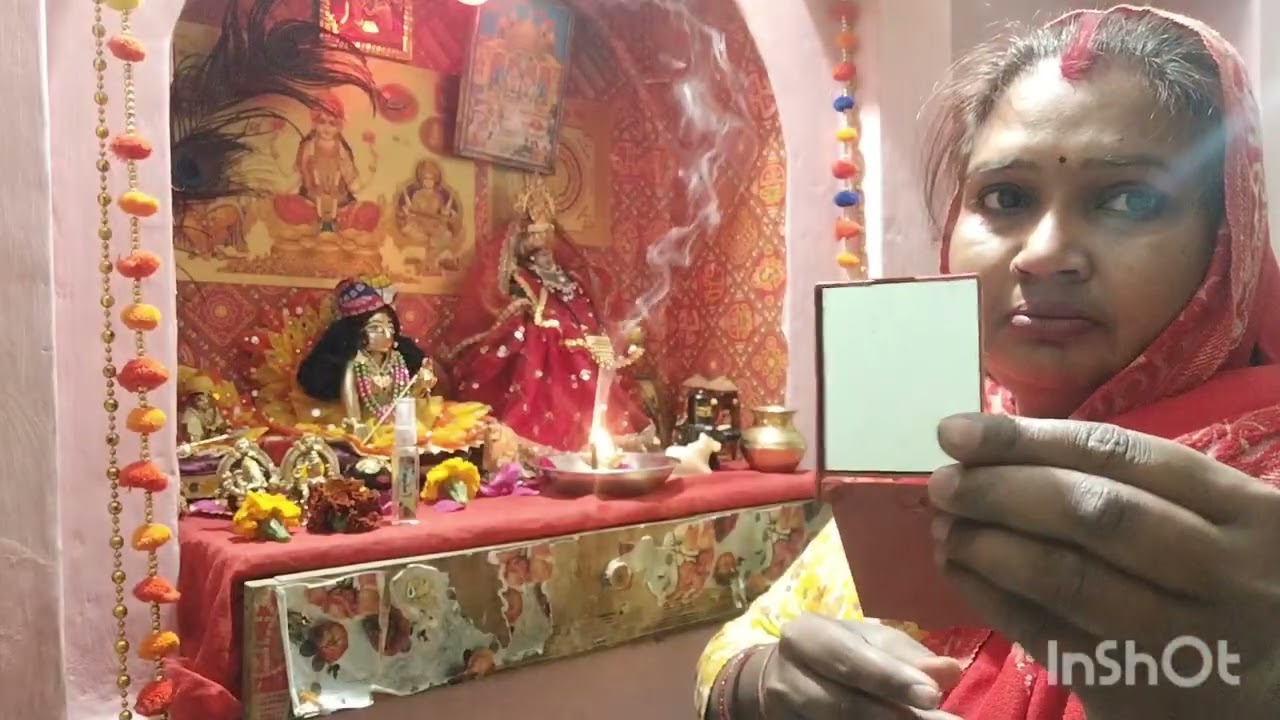 फुलेरा दूज के दिन कान्हा ने होली खेली राधा संग में फूलों से