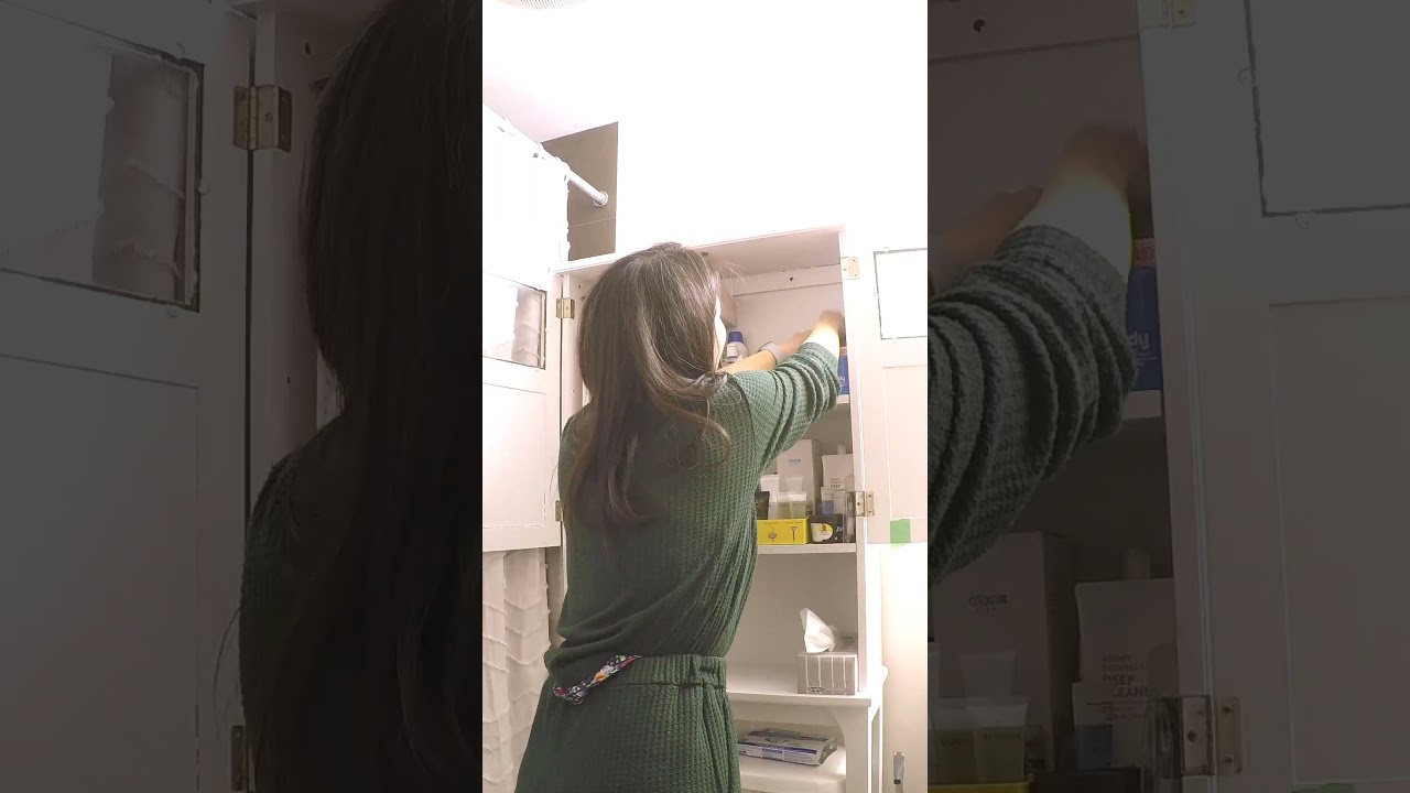 Day 25 • Deep Cleaning the Bathroom Cabinets 