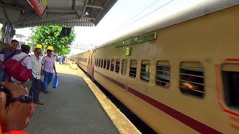 Kalka Mail in New UTKRISHT Rakes VS Old ICF Rakes || Indian Railway