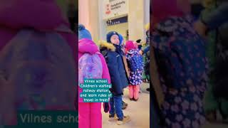 Vilness school Childers visit train station