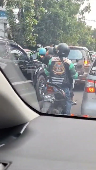 SEGINI MACETNYA BISA LEWAT 🥺😭TERIMAKASIH PAK OJOL🙏 #ojol #ambulance