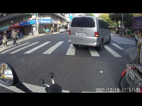 1101219＿台北市萬華區西門町區域昆明街與漢口街二段路口＿闖紅燈＿紅燈右轉