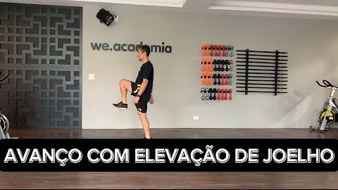 Avanço com elevação de joelho
