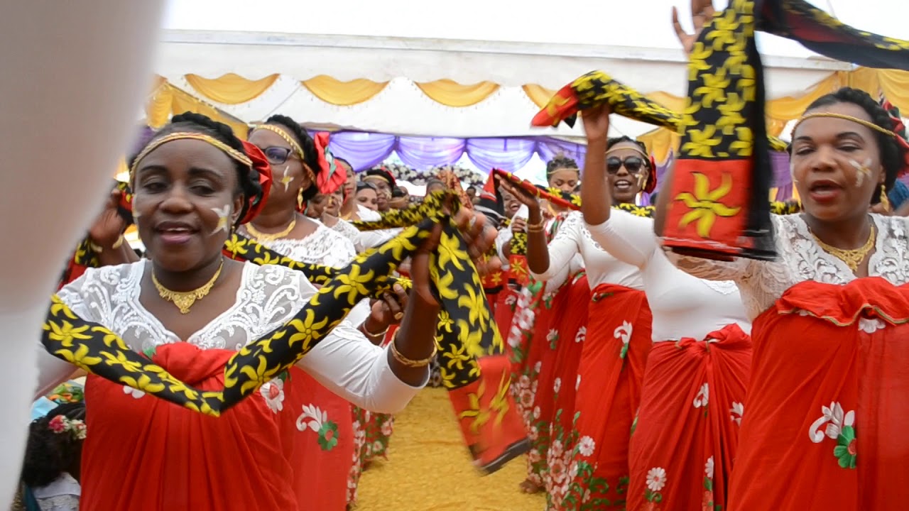 Fleur  Dylang Tsingoni  Mariage Tsimkoura été  2019 Chant: Annisatie et Mbiraza