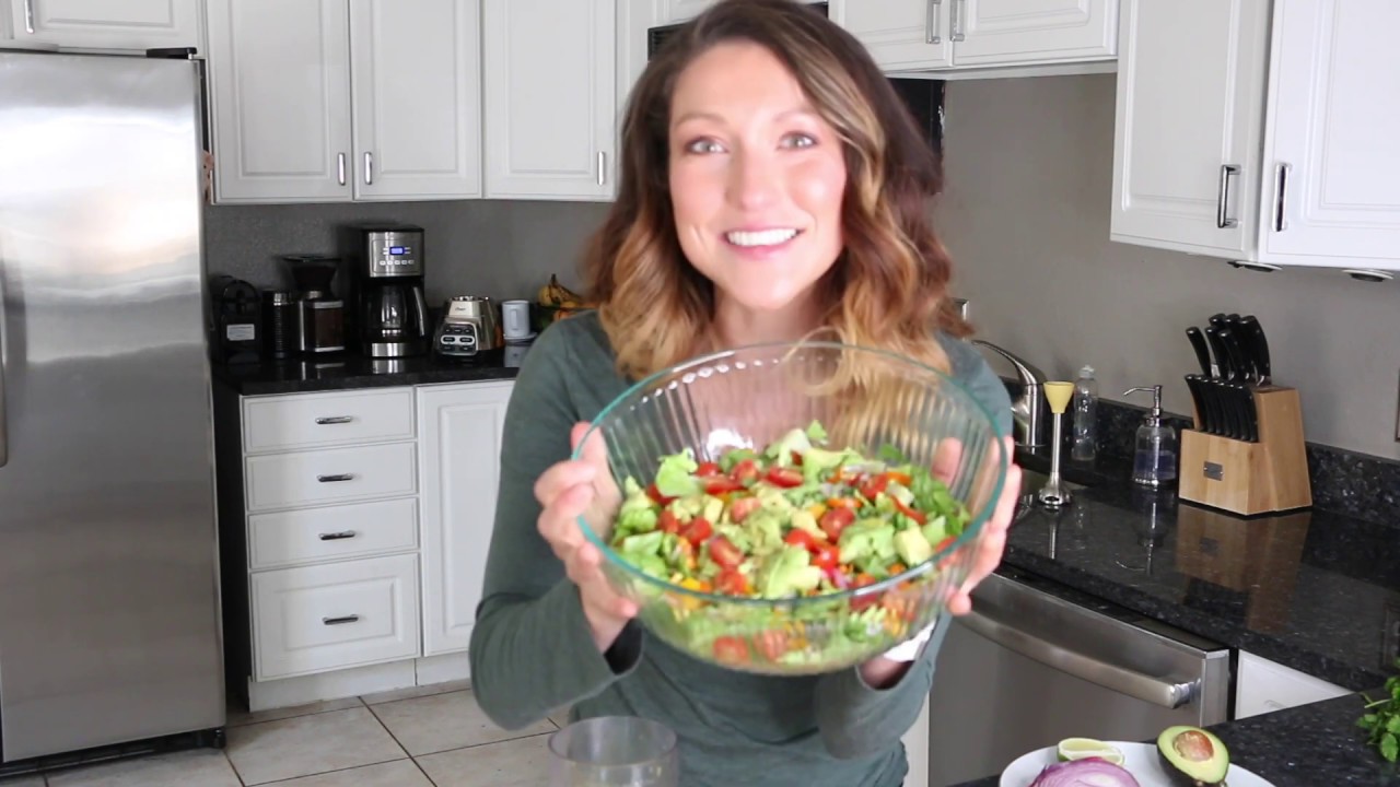 Endometriosis Diet Recipes Salad with Mango, Cilantro, Lime Dressing