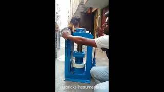 Concrete Cube Testing Machine- 1000 kn- Manual