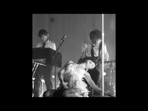Nessa Barrett — AMERICAN BEAUTY (Live) ★