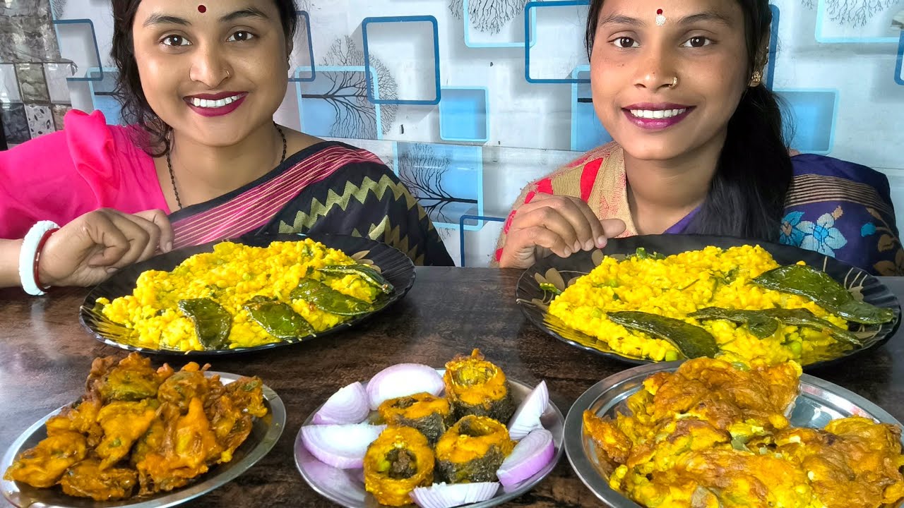 New eating Bengali🔥🔥khichdi and fish fry pakodi egg fry delicious Bengali food khichdi eating show
