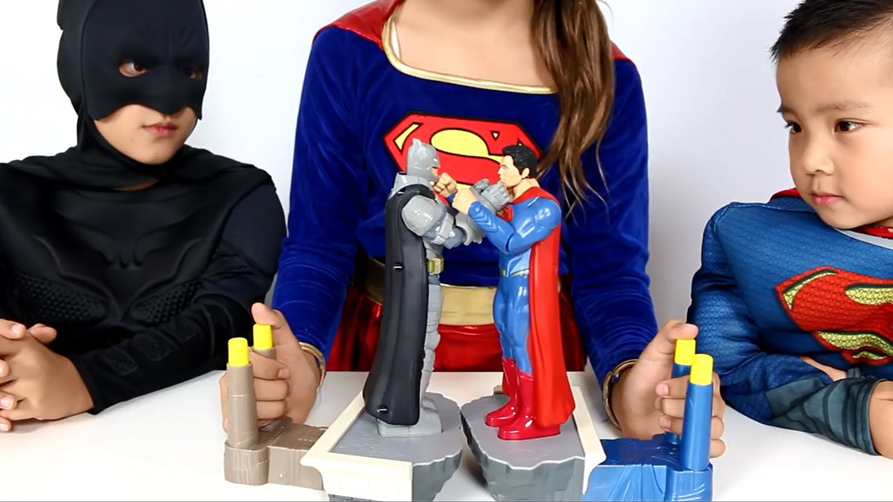 Batman vs Superman convert CKN Toys - YouTube