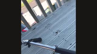 [How to] Fold 2 wheeled MICRO scooter. Explained.