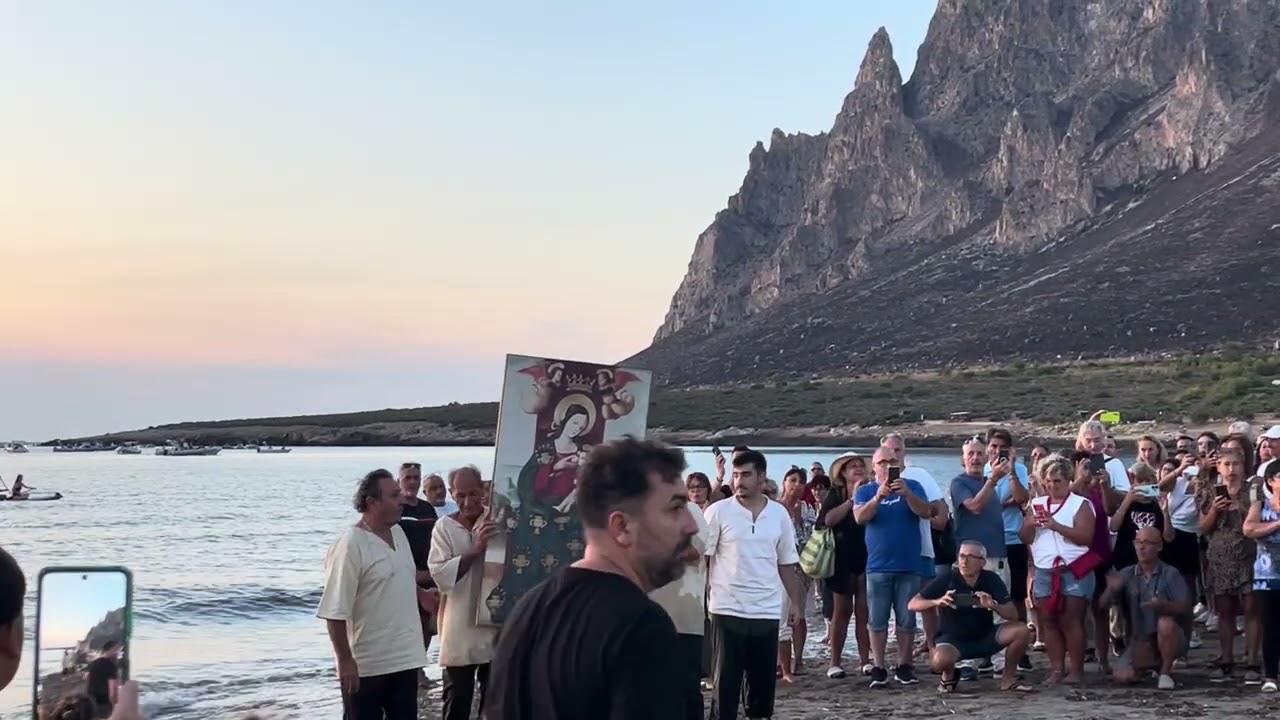 Baia di Cornino ( Tp ) La Rievocazione dello Sbarco del Quadro della Madonna di Custonaci 25/08/2025