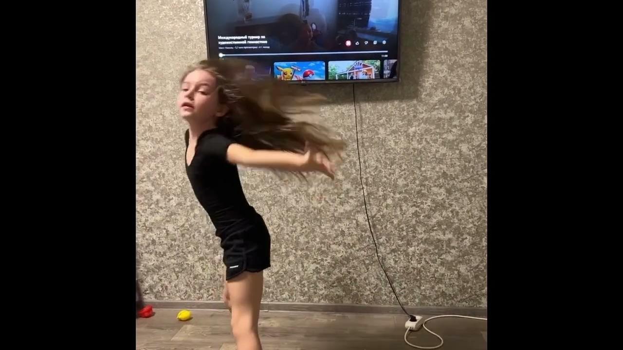 Немного танцев в выходной) Настя танцует - YouTube