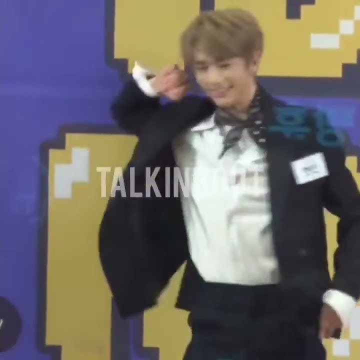 190109 Hyunjin Dance Hellevator in Idol Radio so Charismatic😭 Cr. on video