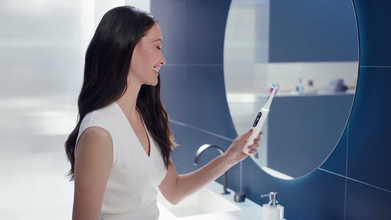 Periuta de dinti electrica Oral-B iO7- continut pachet | Flanco