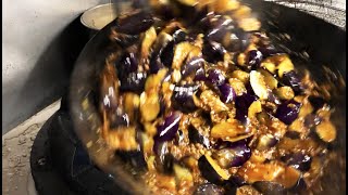 麻婆茄子でご飯を沢山食べたらコロナウイルスどっか行ってくれないかな？の【賄い麻婆茄子】fried egg plant with Chinese chili sauce.