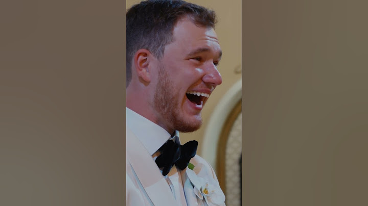 Bride Loses shoes as she enters the church 👀 #wedding #weddingfilm #candid