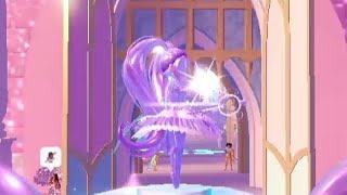 Fountain Girl *CAUGHT ON CAMERA* breaking her character In ROYALE HIGH