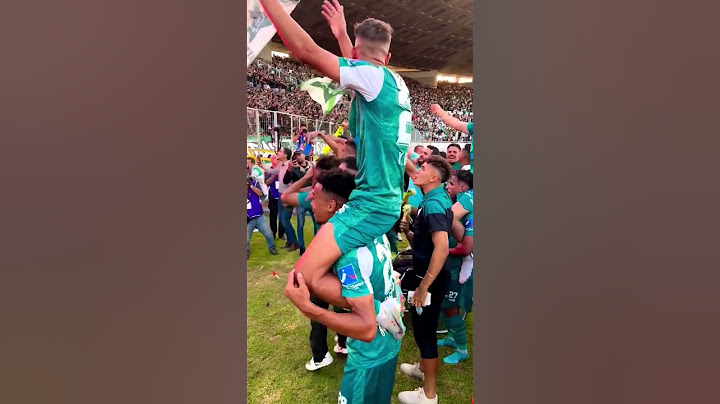 احتفال الجمهور مع لاعبي الرجاء الرياضي بعد الفوز بالديربي 💪 عبد الاله مدكور كابو الكورفا سود