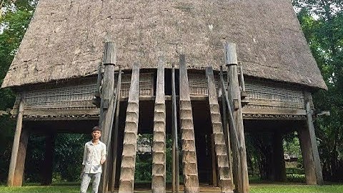 Thuyết trình về nhà rông Ba Na. Bảo tàng dân tộc Việt Nam