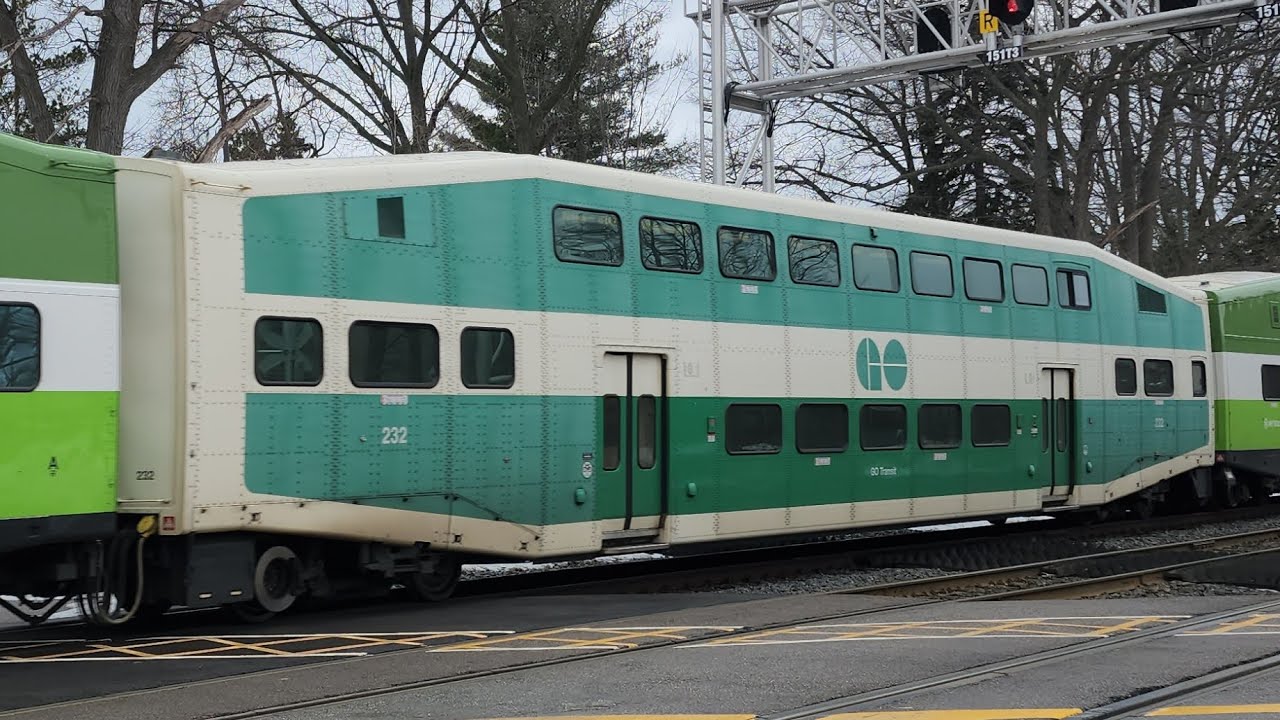 (Flying!) (Mid Old Cab Car 232) GO 1970 (Niagara Excursion) - 646 With ...
