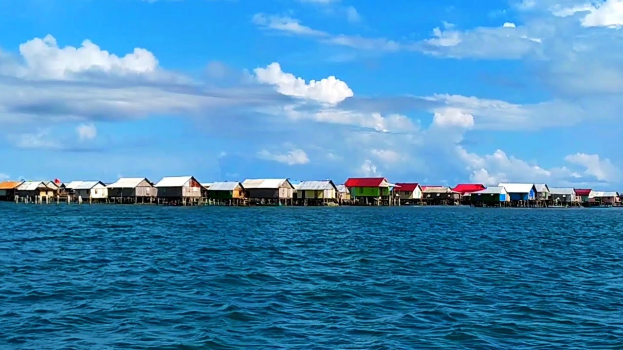 Jalan-jalan di Kampung Bajau Desa Terapung Rumah diatas Laut Wakatobi