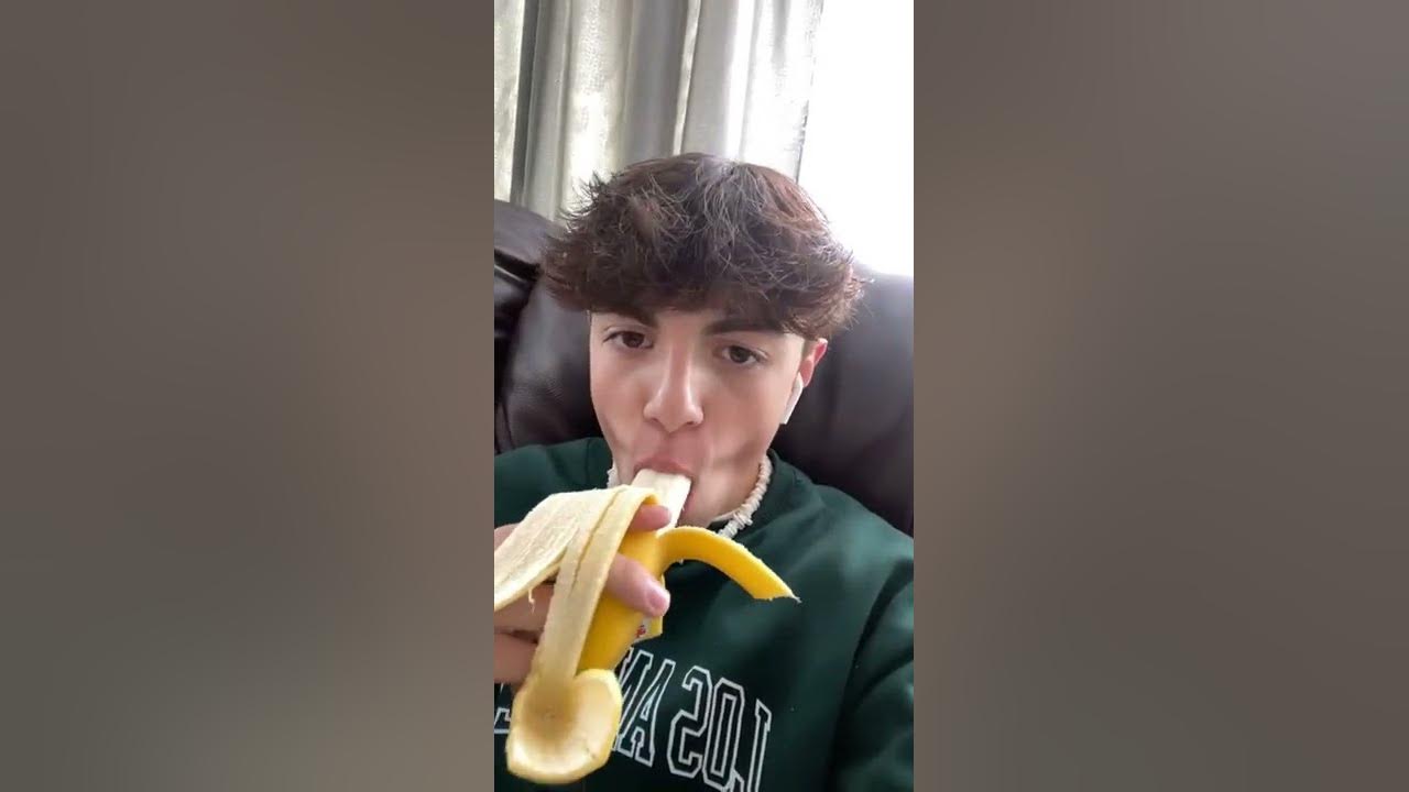 zesty boy eats banana for O BLOCK‼️♿️ - YouTube
