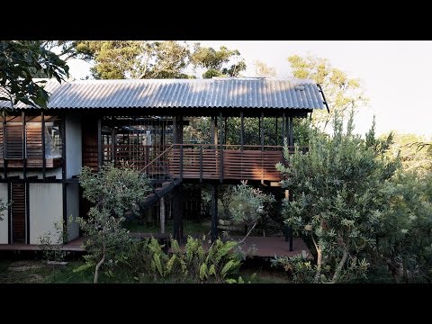 Videó: Playful Eclectic Residence Queensland, Ausztrália: Mooloomba Ház