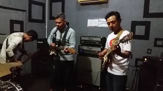 Download Lagu Raja-jujur, cover By menteng band MP3 Download Lagu Raja-jujur, cover By menteng band MP3