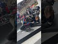 肘擦りバイク女子