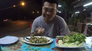 กินลาบเป็ดบรรยากาศคํ่าคืนร้านไม่เคยกิน จานละ50 บาท ในอําเภอยางตลาดครับ